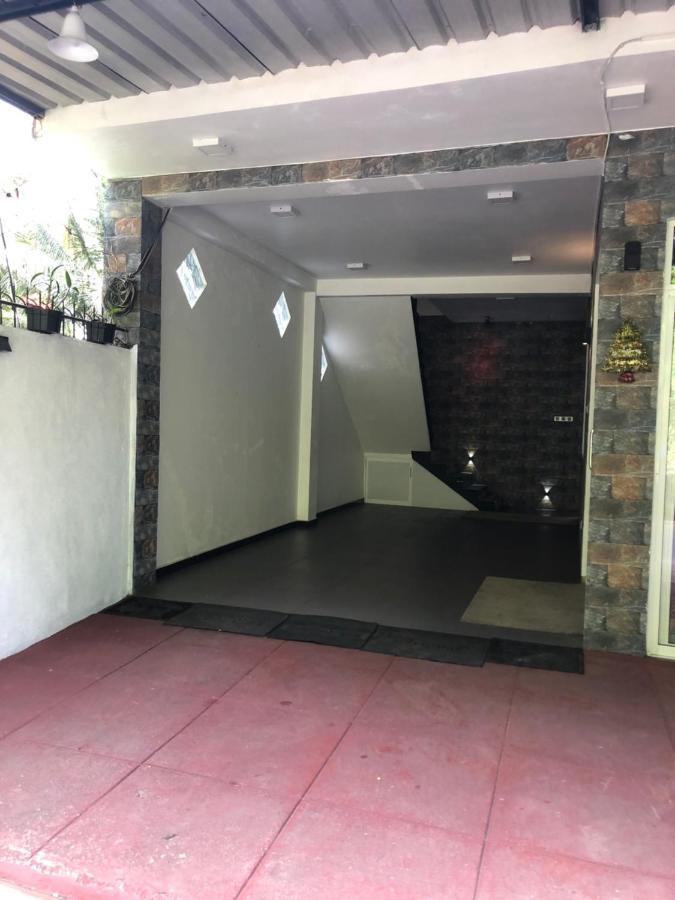 Jenushi Homestay Kandy Exteriör bild
