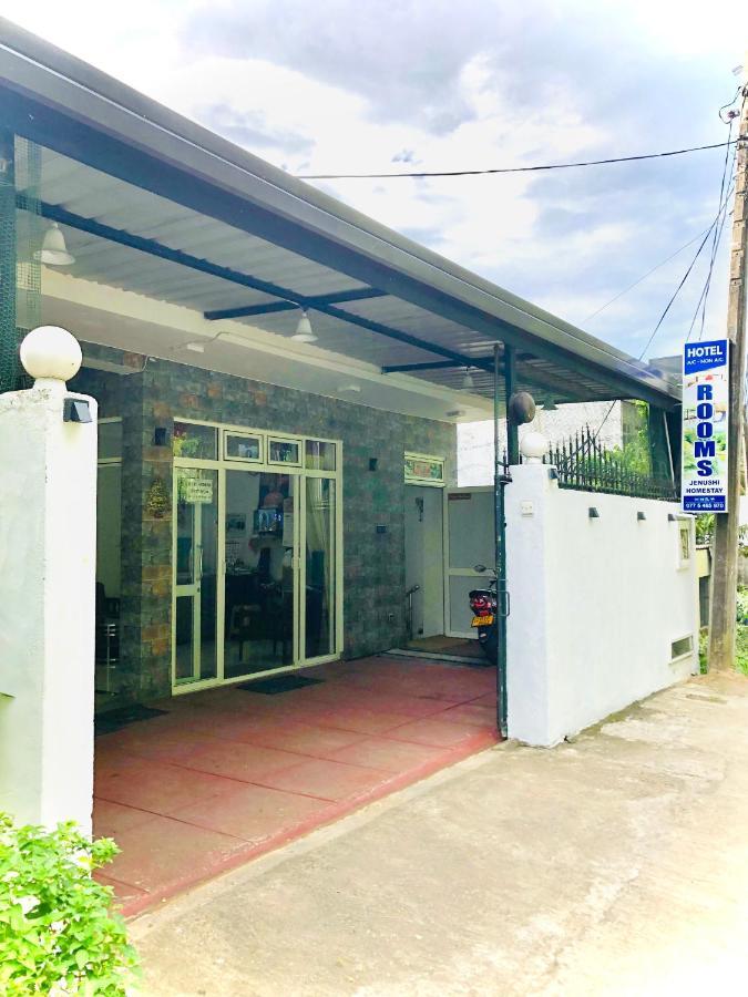 Jenushi Homestay Kandy Exteriör bild