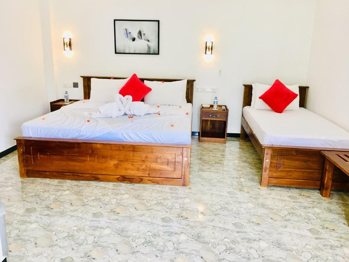 Jenushi Homestay Kandy Exteriör bild