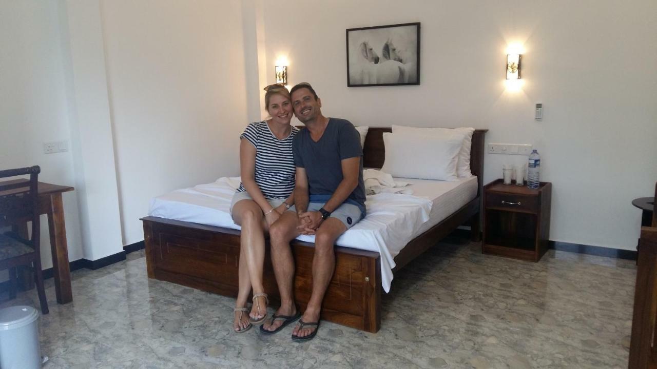 Jenushi Homestay Kandy Exteriör bild