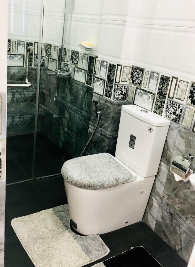 Jenushi Homestay Kandy Exteriör bild