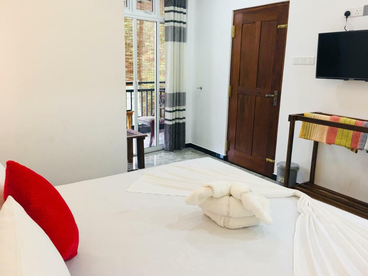 Jenushi Homestay Kandy Exteriör bild