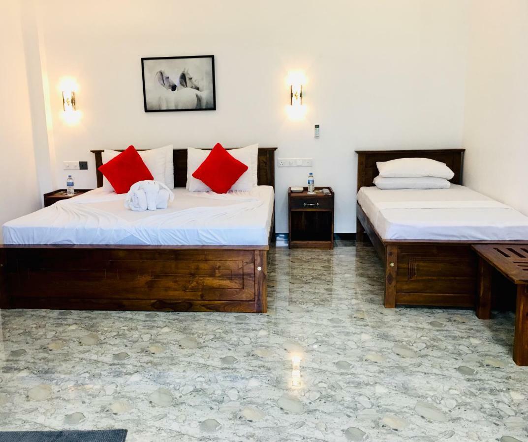 Jenushi Homestay Kandy Exteriör bild